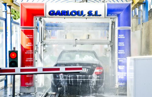 Auto lavado ES Garlou Boiro, túnel de lavado limpia llantas, carrocería, champú, aclarado